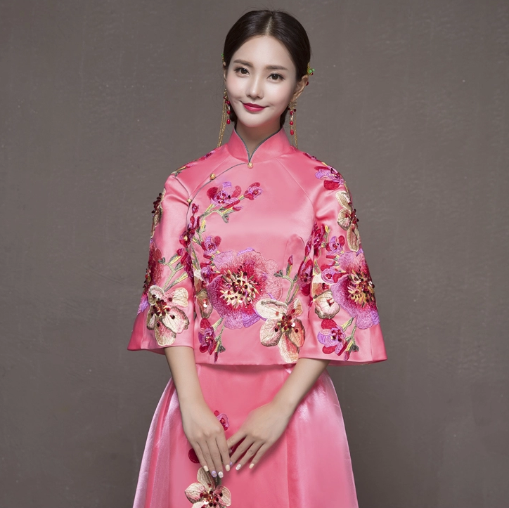 清新典雅粉色中式禮服，唯美花朵新娘禮服