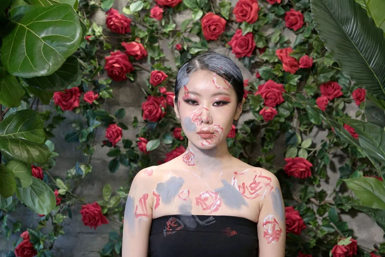 人體彩繪藝術(shù)：在皮膚上畫畫，美爆了!