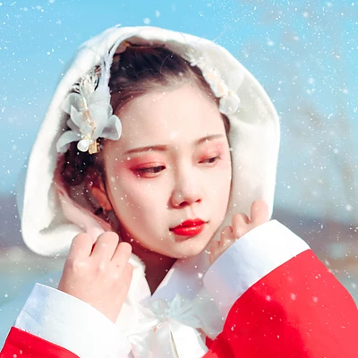 雪花飄落白披風(fēng)女生頭像，唯美古風(fēng)真人頭像