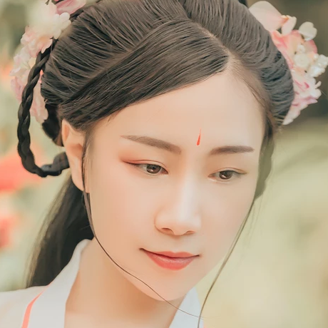 花開帶團(tuán)扇女生頭像，唯美古風(fēng)真人頭像