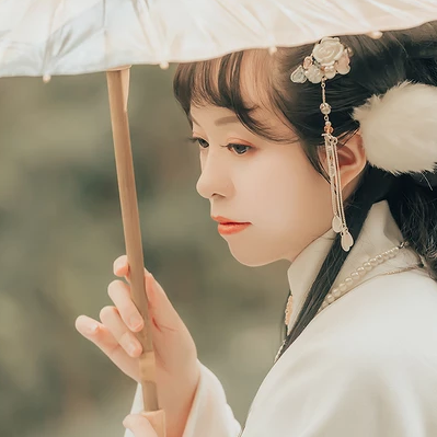 文藝復(fù)古帶團(tuán)扇女生頭像，唯美古風(fēng)真人頭像