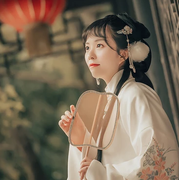 文藝復(fù)古帶團(tuán)扇女生頭像，唯美古風(fēng)真人頭像