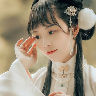 文藝復(fù)古帶團(tuán)扇女生頭像，唯美古風(fēng)真人頭像