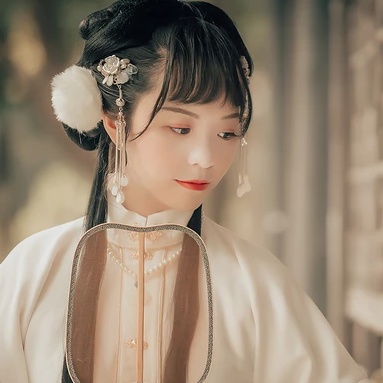 文藝復(fù)古帶團(tuán)扇女生頭像，唯美古風(fēng)真人頭像