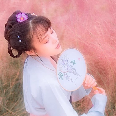 粉色帶團(tuán)扇女生頭像，唯美古風(fēng)真人頭像