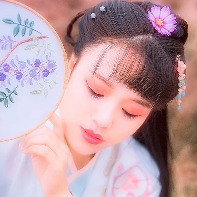 粉色帶團(tuán)扇女生頭像，唯美古風(fēng)真人頭像