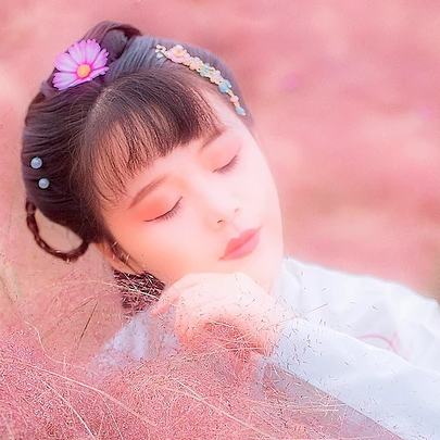 粉色帶團(tuán)扇女生頭像，唯美古風(fēng)真人頭像