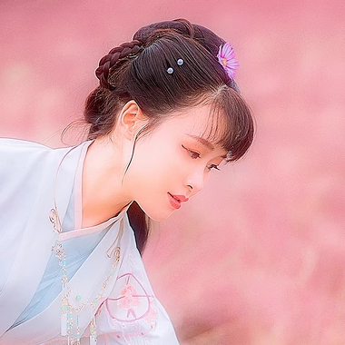 粉色帶團(tuán)扇女生頭像，唯美古風(fēng)真人頭像