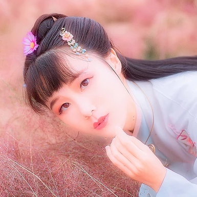 粉色帶團(tuán)扇女生頭像，唯美古風(fēng)真人頭像