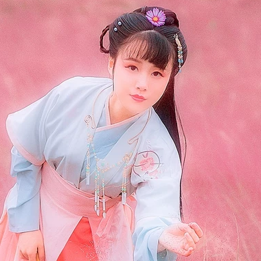 粉色帶團(tuán)扇女生頭像，唯美古風(fēng)真人頭像