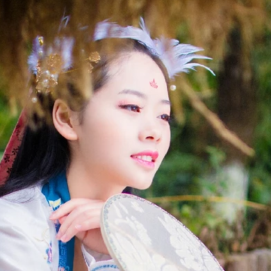 羽毛女生頭像，唯美古風(fēng)真人頭像