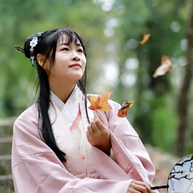 楓葉韻味女生頭像，唯美古風(fēng)真人頭像