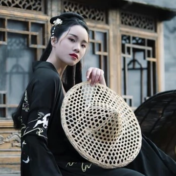 霸氣喝酒帶兵器女生頭像，唯美古風真人頭像