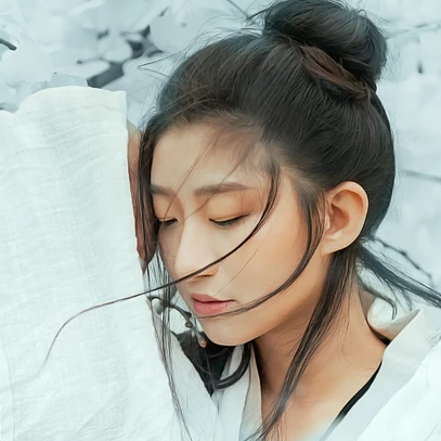 雪地霸氣喝酒女生頭像，唯美古風真人頭像