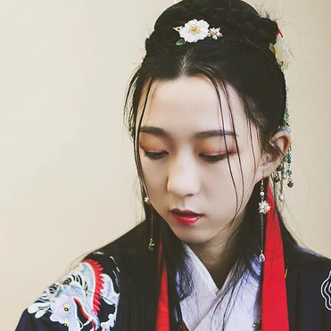 書香氣息女生頭像，唯美古風(fēng)真人頭像