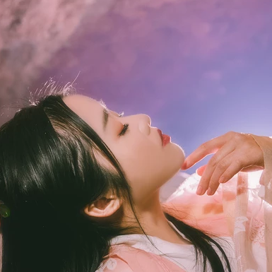 粉衣蓮燈女生頭像，唯美古風(fēng)真人頭像