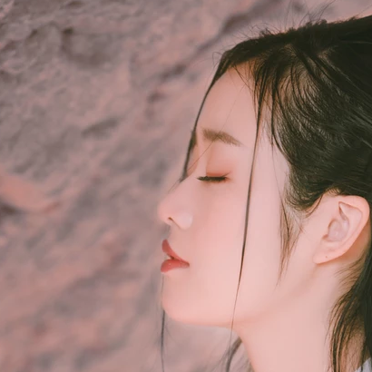 粉衣蓮燈女生頭像，唯美古風(fēng)真人頭像