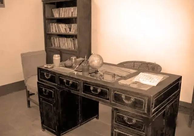 名人書房欣賞：遠(yuǎn)離塵世的一個(gè)美妙的書房