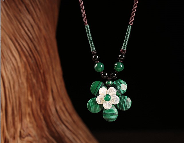 綠色石頭吊墜貝殼花鎖骨鏈項(xiàng)鏈?zhǔn)罪? src="/wenxue/d/file/bigpic/190404/04/13-1P111111335-50.jpg" / data-3k3Y="ypVcax"><br / data-Pb0i="jEzEP3">
	<img alt=