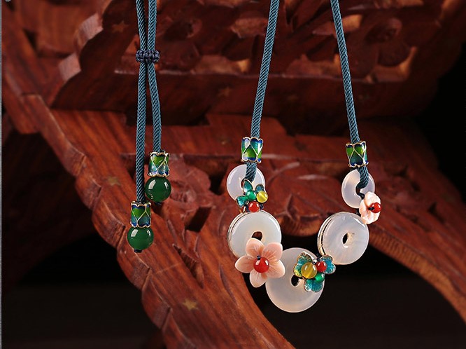 清麗秀雅平安扣小清新鎖骨鏈項鏈?zhǔn)罪? src="/wenxue/d/file/bigpic/190404/04/13-1P111113206-51.jpg" / data-nGEo="mTeH4j"><br / data-WaJd="xRbiQc">
	<img alt=