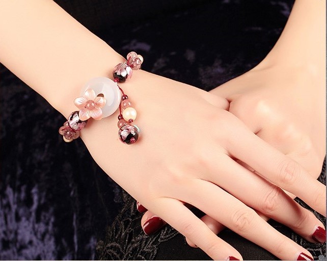 粉色草莓晶手串琉璃平安扣手鏈?zhǔn)罪? src="/wenxue/d/file/bigpic/190404/04/13-1P111141I7-50.jpg" / data-x74K="BWqvbj"><br / data-cqns="mijUpQ">
	<img alt=