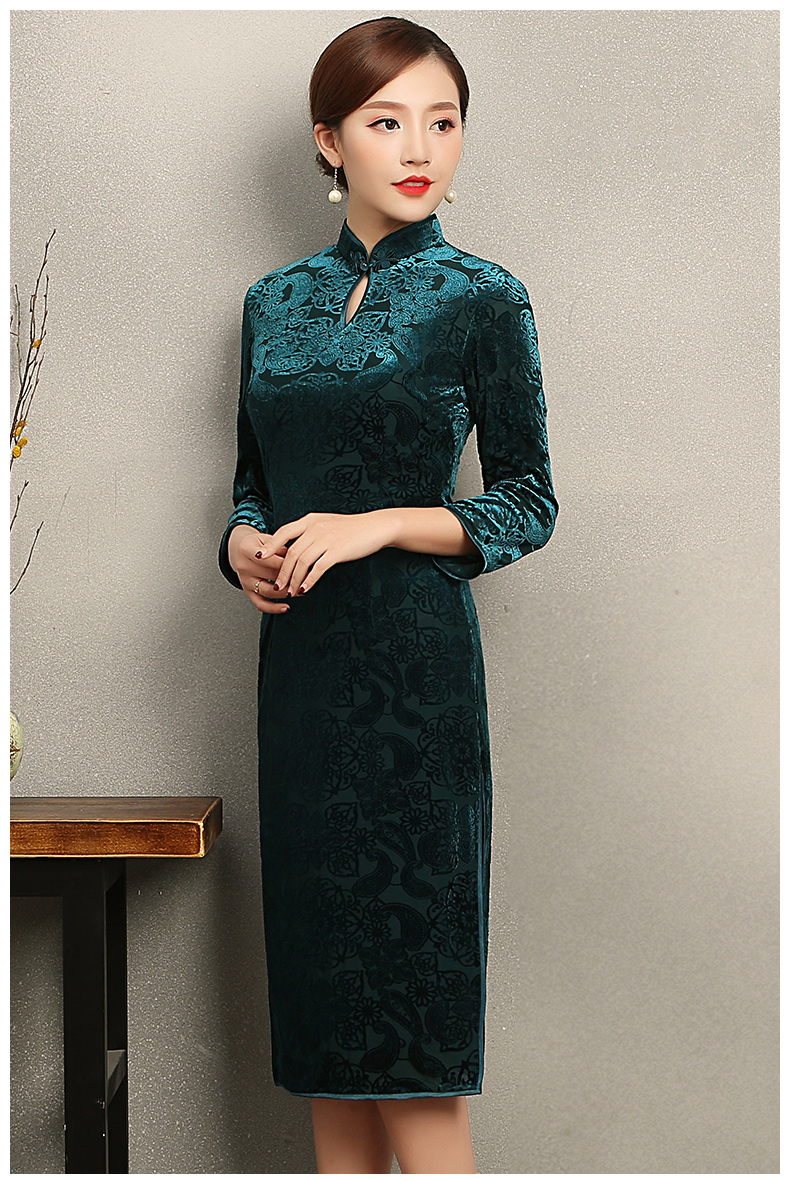 墨綠貴春旗袍，復(fù)古絲絨燒花旗袍裙
