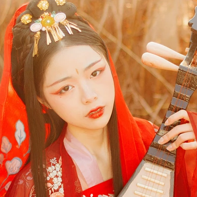 紅衣彈琵琶思念女生頭像，唯美古風(fēng)真人頭像