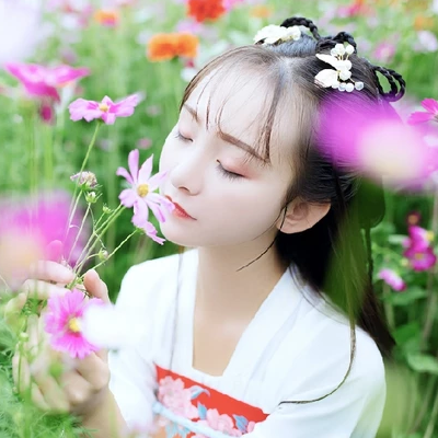 小清新花朵帶團(tuán)扇女生頭像，唯美古風(fēng)真人頭像