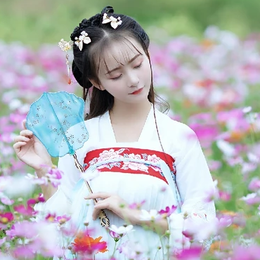 小清新花朵帶團(tuán)扇女生頭像，唯美古風(fēng)真人頭像