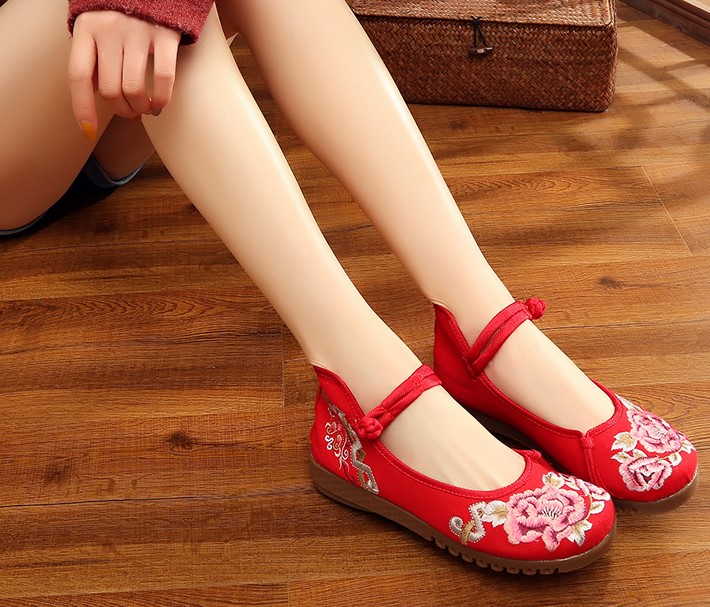 喜結(jié)連理中式新娘繡花鞋，刺繡平底秀禾鞋
