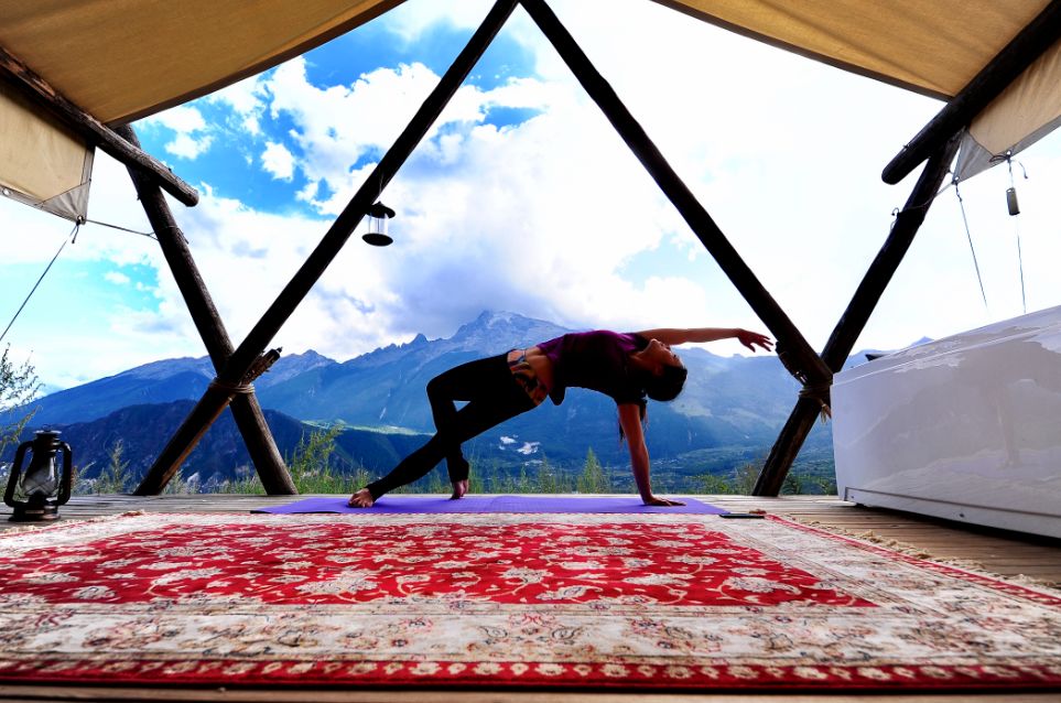 云階·格蘭平營(yíng)地，踩著云一步步登上哈巴雪山