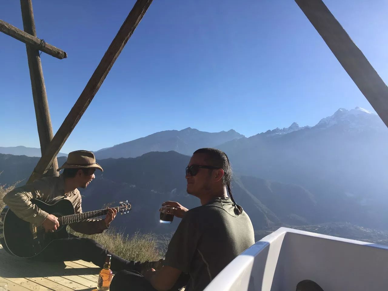 云階·格蘭平營(yíng)地，踩著云一步步登上哈巴雪山