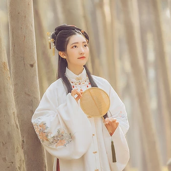 秋葉帶團扇女生頭像，唯美古風真人頭像