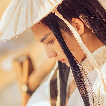 瀟灑喝酒白衣翩翩男生頭像，唯美古風(fēng)真人頭像