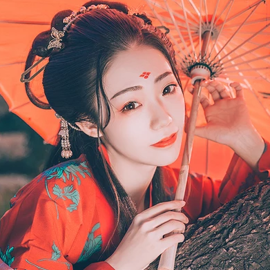 嬌艷紅衣帶傘生頭像，唯美古風(fēng)真人頭像