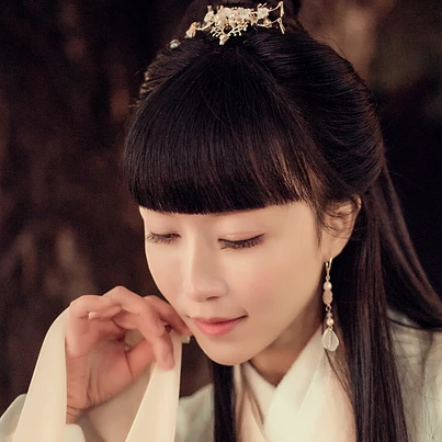 素雅帶團(tuán)扇生頭像，唯美古風(fēng)真人頭像