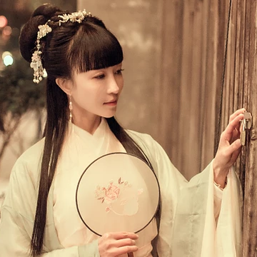 素雅帶團(tuán)扇生頭像，唯美古風(fēng)真人頭像