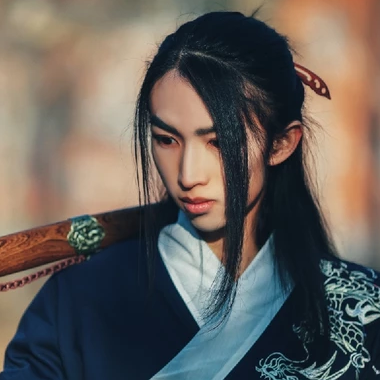 霸氣帶兵器男生頭像，唯美古風(fēng)真人頭像