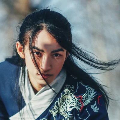 霸氣帶兵器男生頭像，唯美古風(fēng)真人頭像