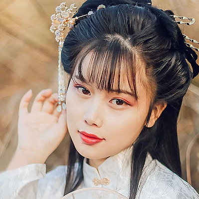 秋落意境帶團(tuán)扇女生頭像，唯美古風(fēng)真人頭像