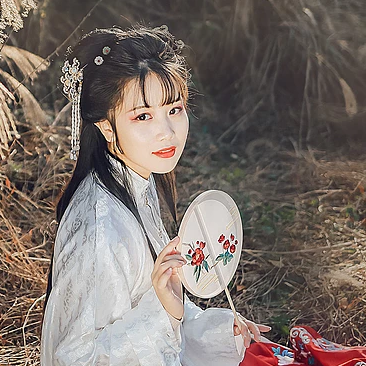 秋落意境帶團(tuán)扇女生頭像，唯美古風(fēng)真人頭像