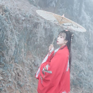 冰雪天地帶傘女生頭像，唯美古風(fēng)真人頭像