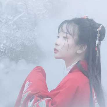 冰雪天地帶傘女生頭像，唯美古風(fēng)真人頭像