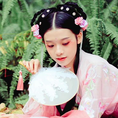 粉衣少女心帶團(tuán)扇女生頭像，唯美古風(fēng)真人頭像