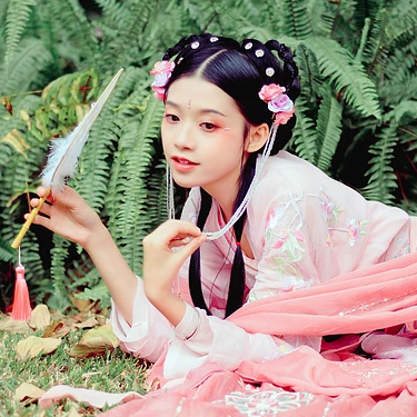 粉衣少女心帶團(tuán)扇女生頭像，唯美古風(fēng)真人頭像