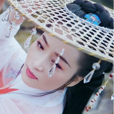 珠簾斗笠女生頭像，唯美古風真人頭像
