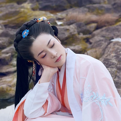 珠簾斗笠女生頭像，唯美古風真人頭像