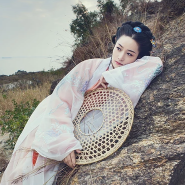 珠簾斗笠女生頭像，唯美古風真人頭像