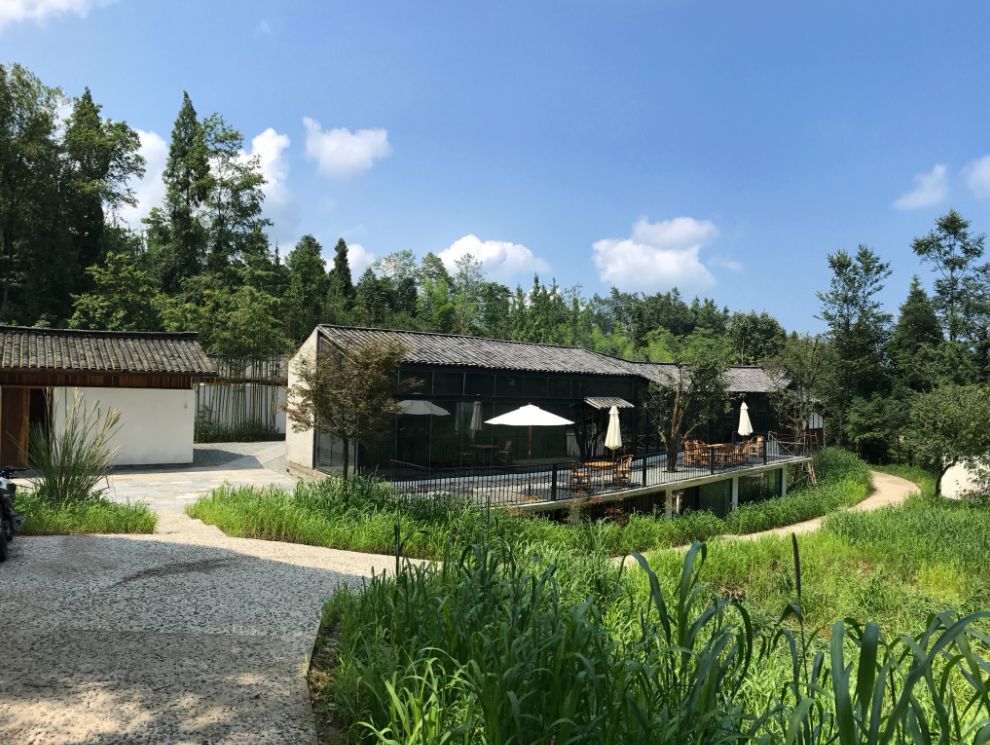 路之青城，在應(yīng)該努力的年紀(jì)留下精彩的痕跡！