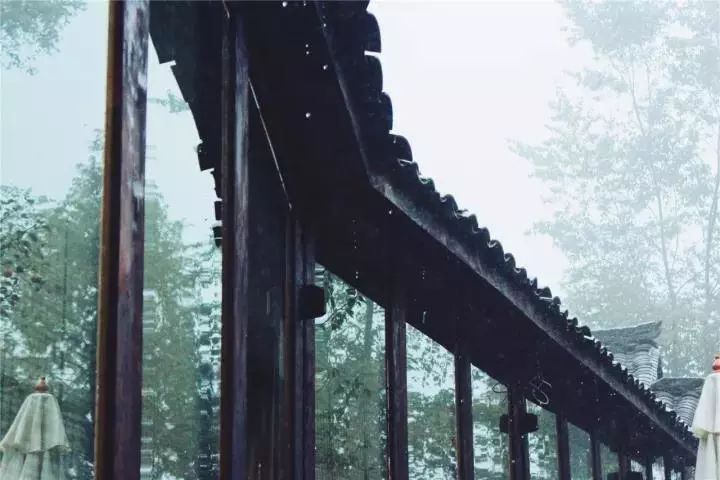 路之青城，在應(yīng)該努力的年紀(jì)留下精彩的痕跡！